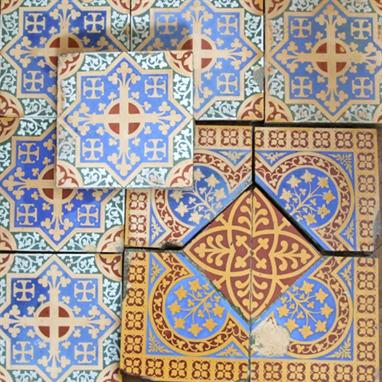Minton Encaustic Floor Tiles To Include An Arrangement Of Central Minton Encaustic Floor Tiles To Include An Arrangement Of Central Square Tile Surrounded By Four Triangle Corners Together With One Other Spare Corner