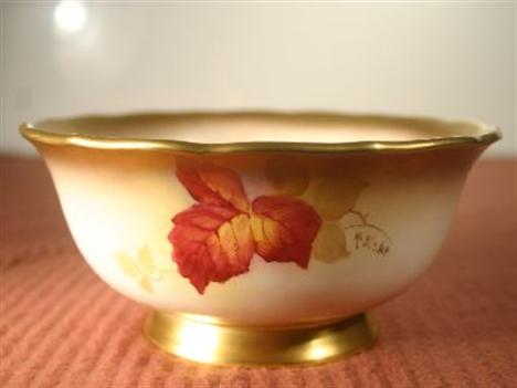 A Royal Worcester circular pedestal fruit bowl, the interior and exterior painted blackberries, signed by Kitty Blake, 3 ins 