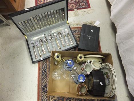 A box of miscellaneous items to include a Smith bakelite mantle clock, Susie Cooper salad plate, a pair of Wedgwood jasperwar