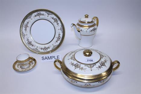 Minton Riverton dinner and coffee service with 24 carat gold decoration (50 pieces)