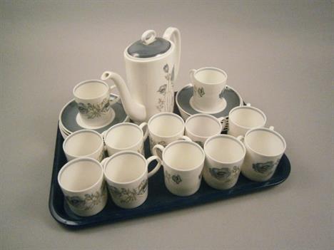  A Susie Cooper part coffee service, comprising 12 coffee cups, saucers and coffee pot