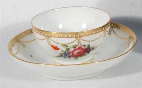 A very pretty and well painted 18th century Tea Bowl and saucer decorated with sprays of flowers and gilding. Underglaze blue