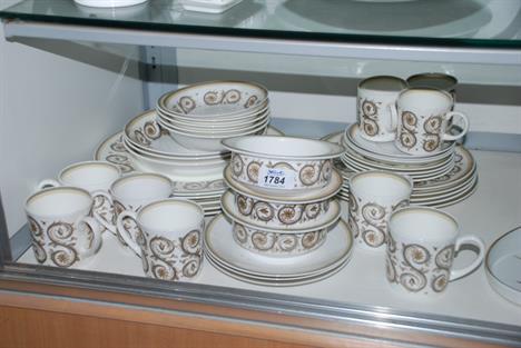 A quantity of Wedgwood 'Venetia' design by Susie Cooper Dinner, tea and coffee ware including five dinner plates, four side p