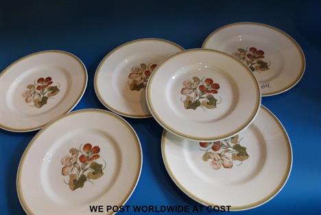 Susie Cooper design Wedgwood 'Nasturtium' six 26.5cm plates, pattern no. C2038. 						
