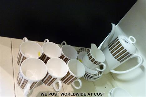 Susie Cooper Wedgwood 'Saturn'  coffee set comprising coffee pot & cover (20 cms), milk jug, six coffee cans and saucers, pat