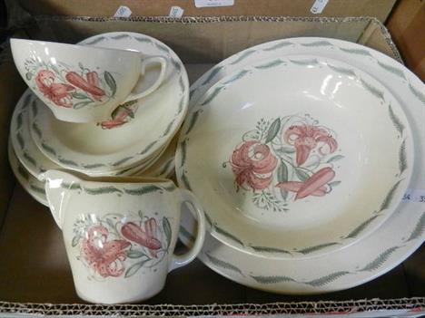 A quantity of Susie Cooper, Crown Works, Burslem dinner and tea ware, decorated in the tiger lily pattern (10 pieces)